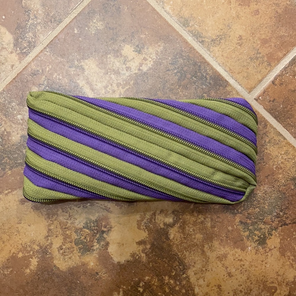 ✨5 for $25✨ Zippered pencil pouch/toiletry bag - Picture 2 of 3